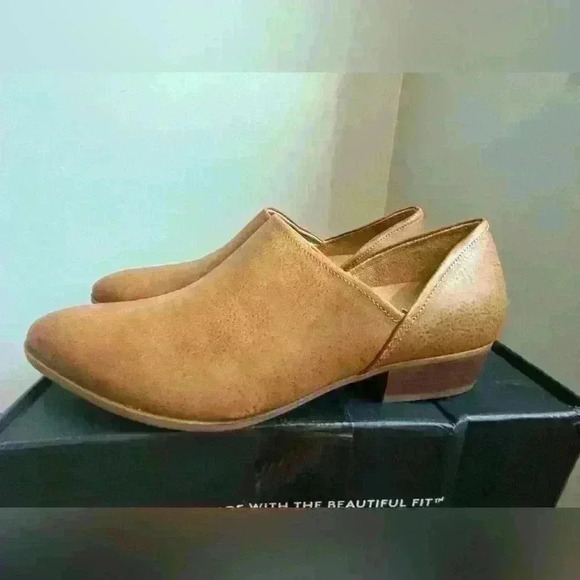 Naturalizer Carlyn Tan Slip-On Pointed Toe Bootie Size 9 Wide - Picture 5 of 9